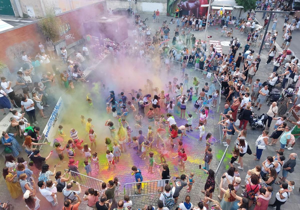 El txupinazo de Trintxerpe dio inicio a las fiestas en esta localidad de Pasaia el pasado viernes.