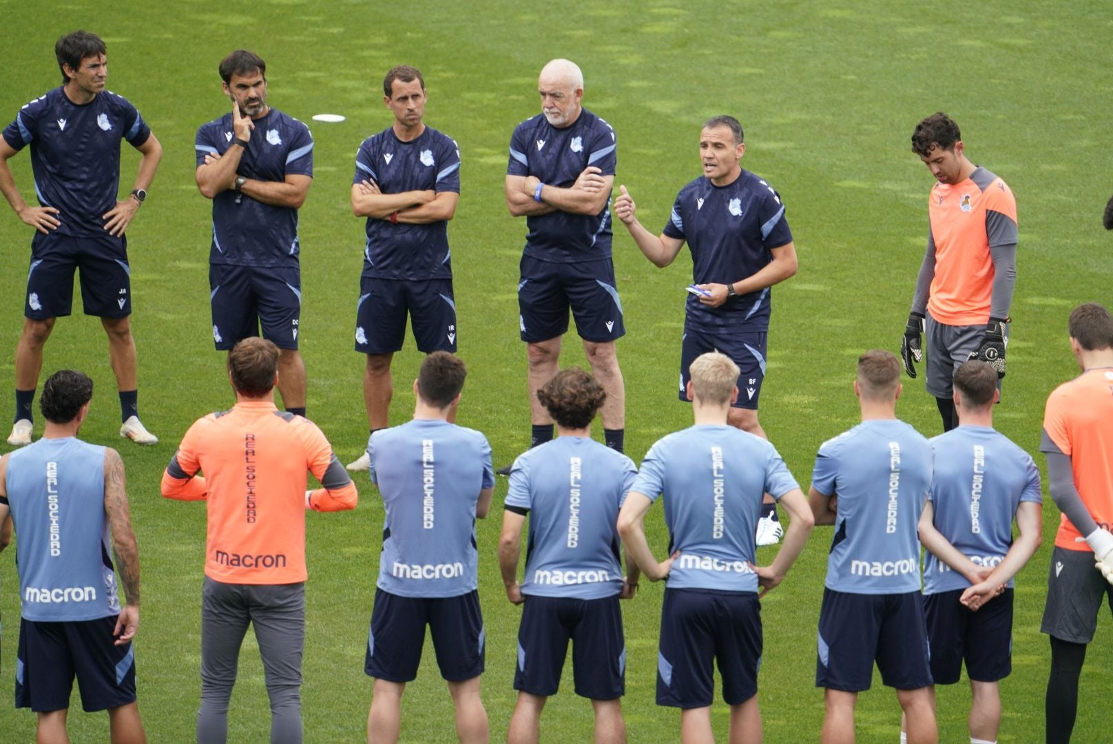 Entrenamiento rodeado del cariño del público