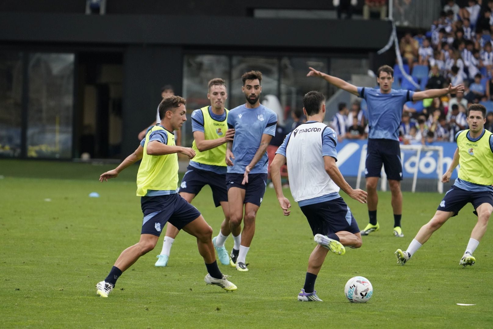 Entrenamiento rodeado del cariño del público
