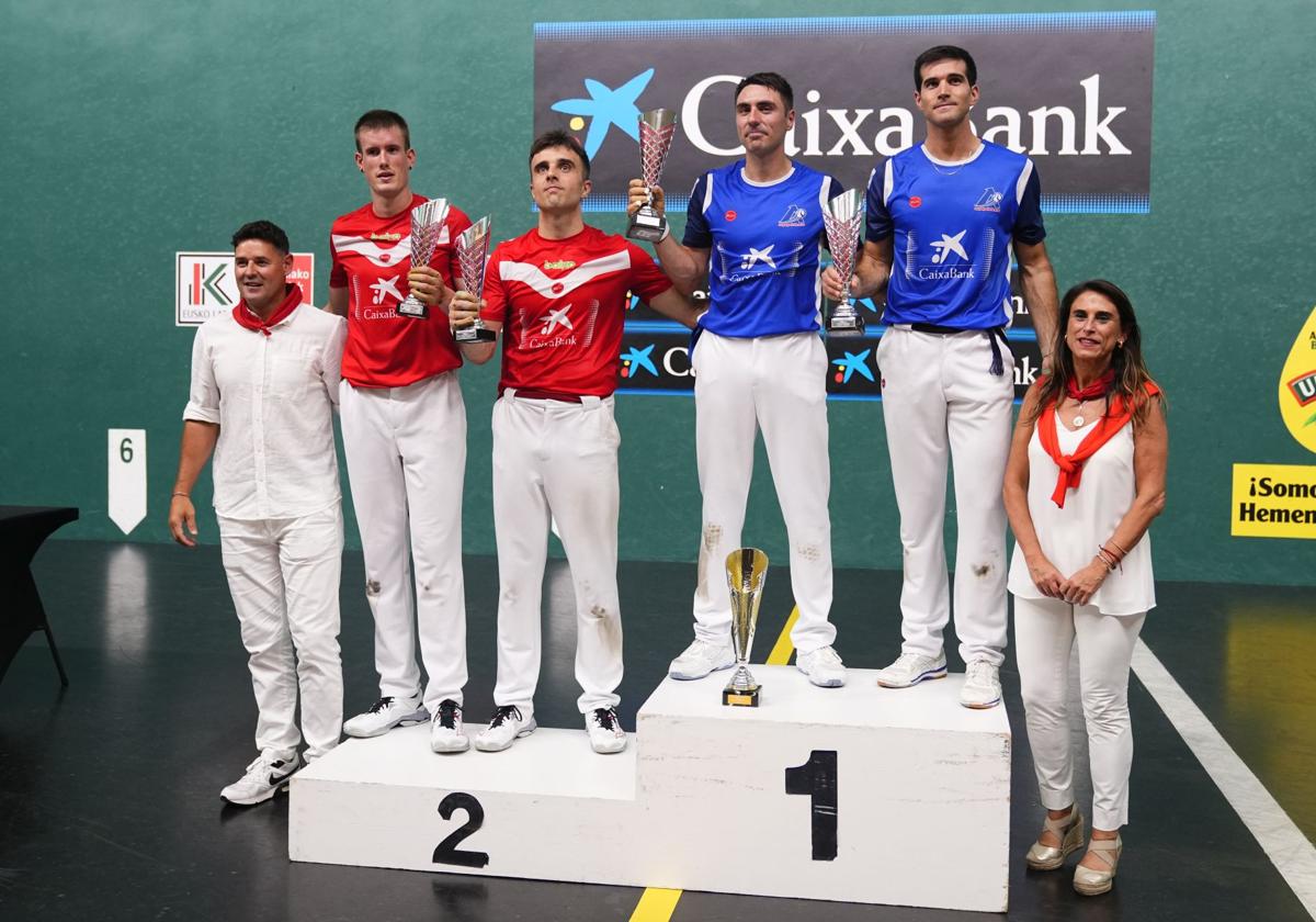 Los subcampeones, Mariezkurrena II y Peña II, y los campeones Etxeberria y Zabaleta