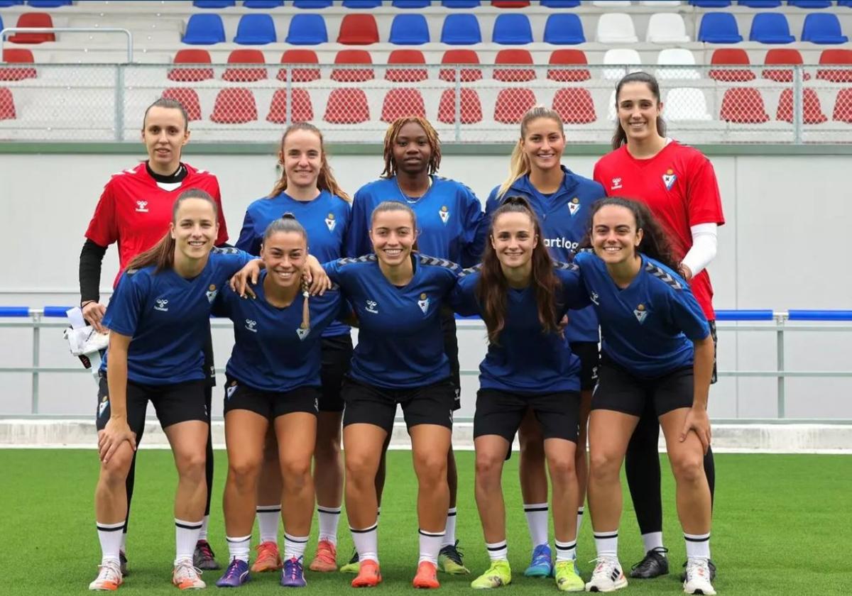 Las nuevas incorporaciones del equipo armero antes de empezar la pretemporada.