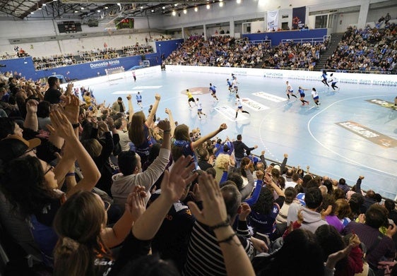 El polideportivo Josean Gasca lleno en la última cita Europea del Super Amara Bera Bera.