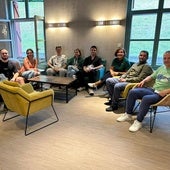 Etxepare Euskal Institutuko zuzendari Irene Larraza, ikasleekin ikastaroaren lehen egunean.