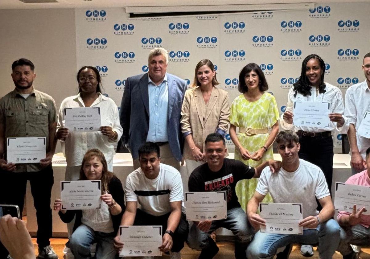 La entrega de diplomas del programa Eskolanbide Berri ha tenido lugar hoy.