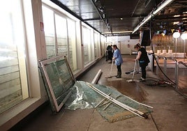 Destrozos causados por un temporal de olas en 2016 en La Perla.