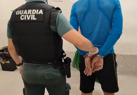 El detenido en Errenteria, esta mañana en los juzgados de San Sebastián