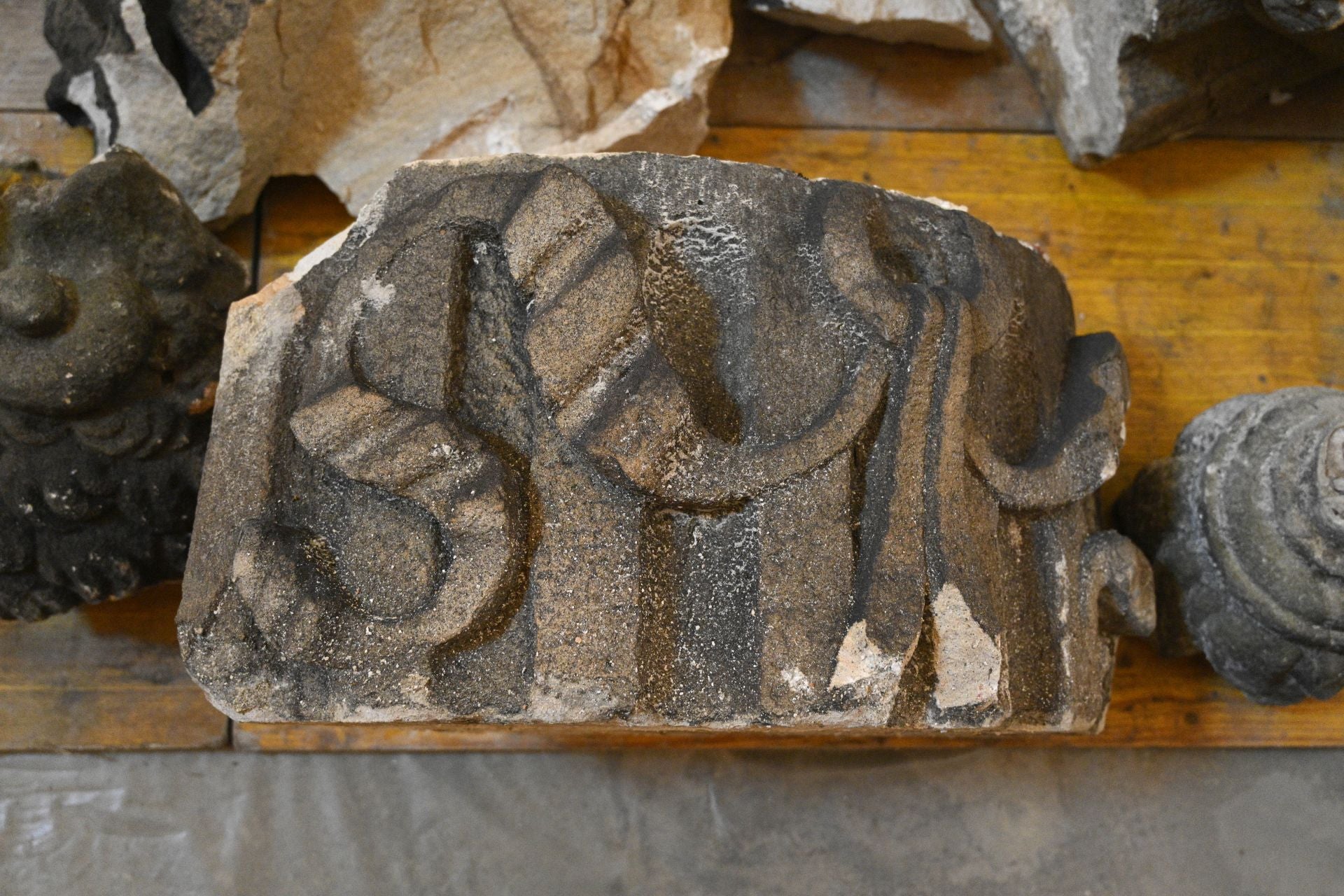 Los destrozos causados por el rayo que golpeó la Universidad de Oñati