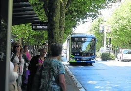 La línea 13-Altza de Dbus, que llega a su parada de la avenida de la Libertad 21, ha sido la más utilizada en el primer semestre del año.