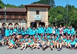 Aurtengo udalekuetan parte hartu duten gazteak.