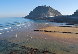 La playa de Gaztetape en Getaria podría desaparecer por completo en 2050, según un informe de Greenpeace