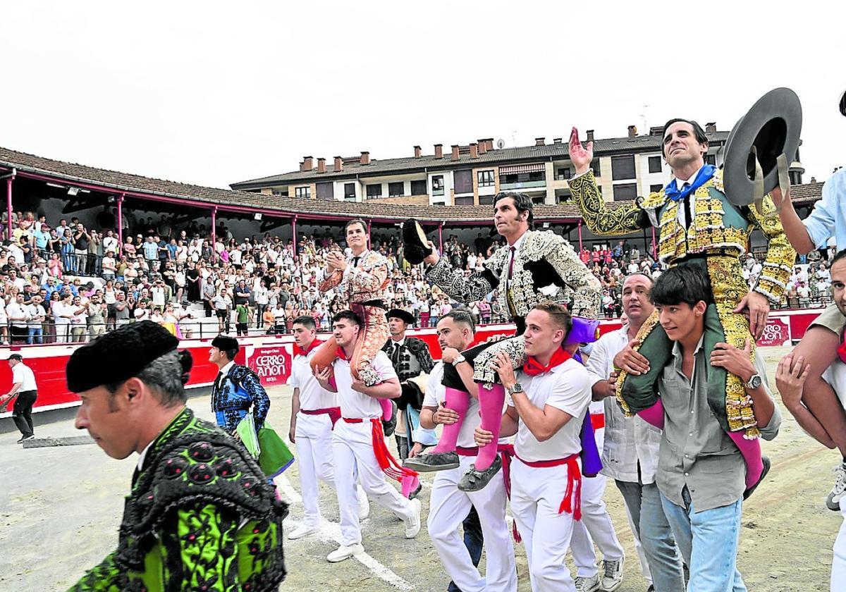 Luque, Morante y Ortega salen por la puerta grande en Azpeitia durante la Feria del pasado año