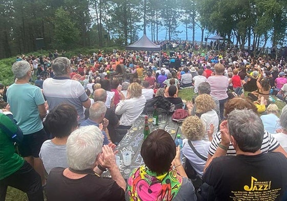 Actuación musical del pasado domingo en San Miguel de Ereñozar.