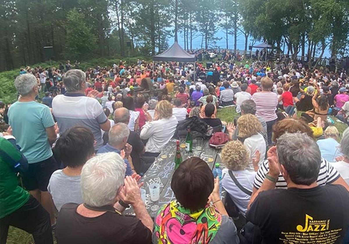 Actuación musical del pasado domingo en San Miguel de Ereñozar.