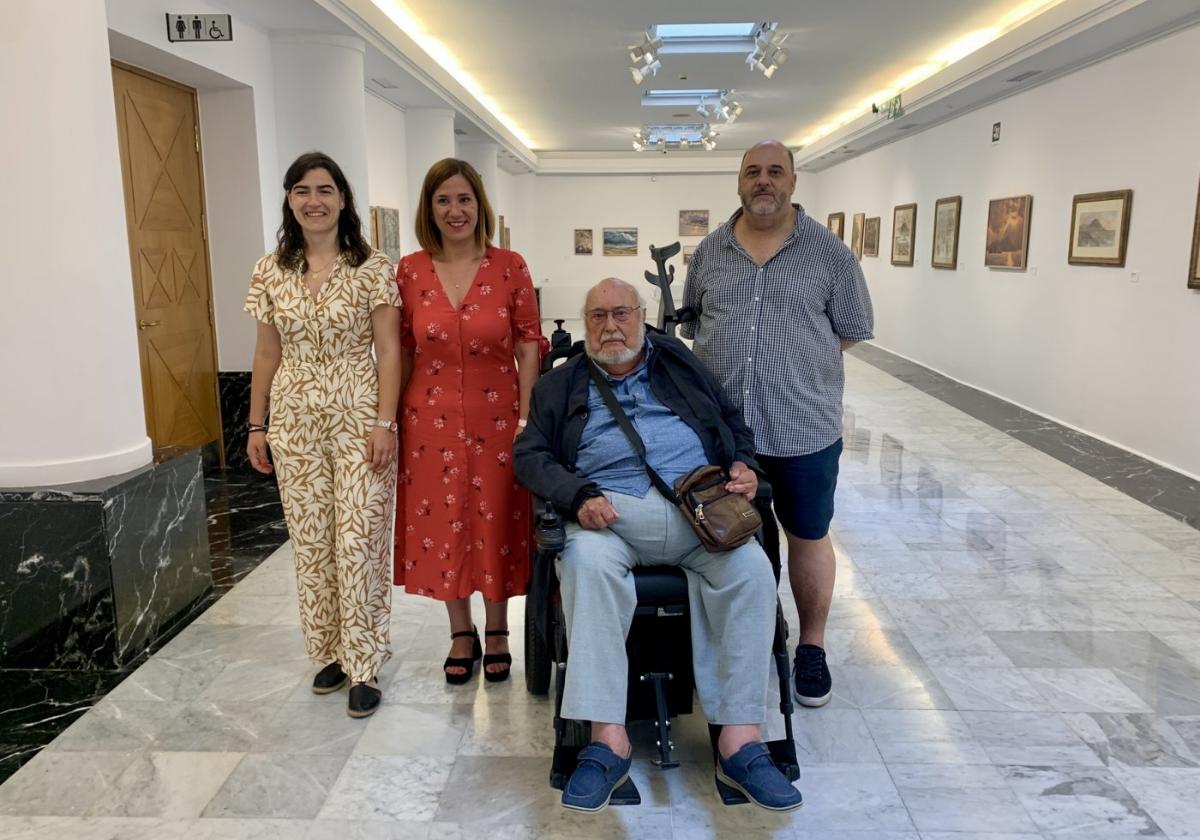 Nuria Alzaga, Cristina Laborda, José Mensuro 'Mensu' y Asier Mensuro, en la presentación de la exposición.