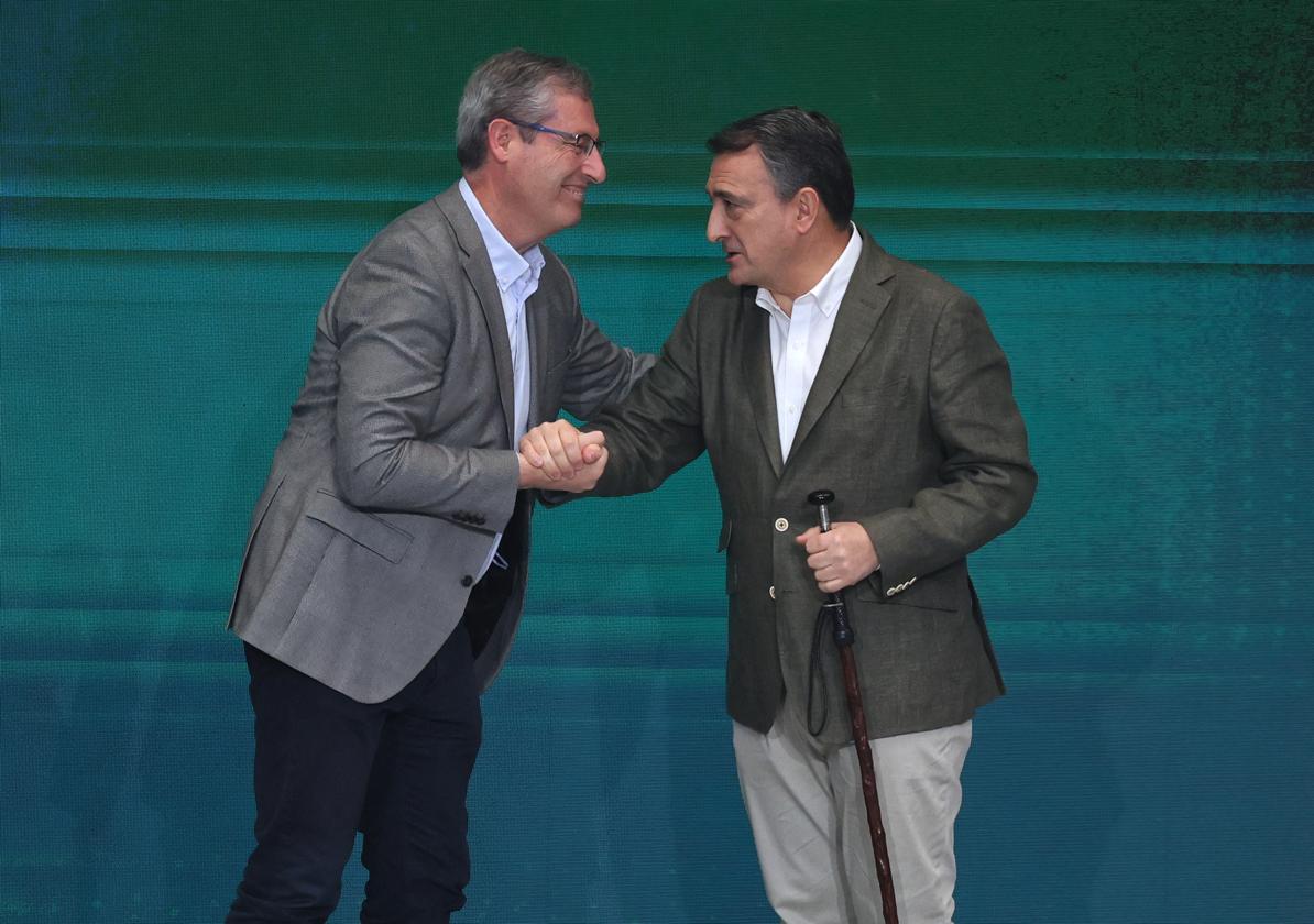 Markel Olano y Aitor Esteban en el Congreso del PNV en Donostia.