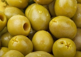 Un vasco, indemnizado con miles de euros tras romperse dos dientes comiendo aceitunas sin hueso