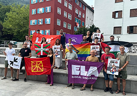 Colectivos sociales en la presentación de la concentración antifascista.