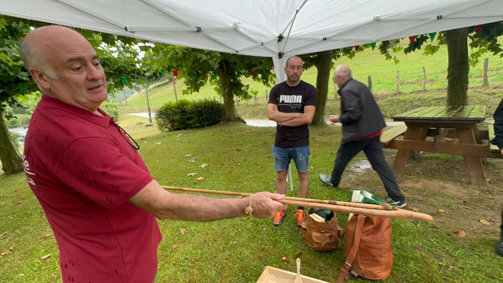 Urdazubi celebra el Día de su cueva Ikaburu