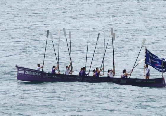 San Pedro sorprende desde la primera tanda y se lleva la Bandera de Zarautz