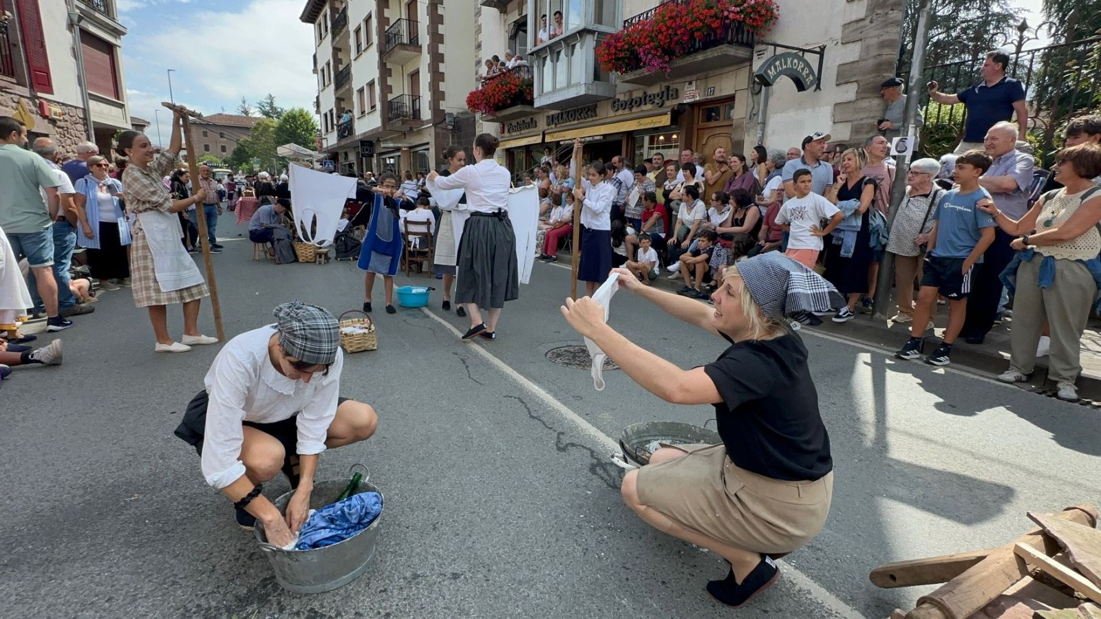Alegría y tradición en Baztandarren Biltzarra