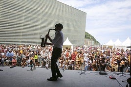 Haurrak ere prest Jazzaldiaz gozatzeko