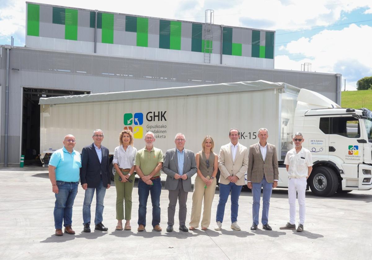 Acto de presentación del primer camión 100% eléctrico para el tratamiento de residuos.