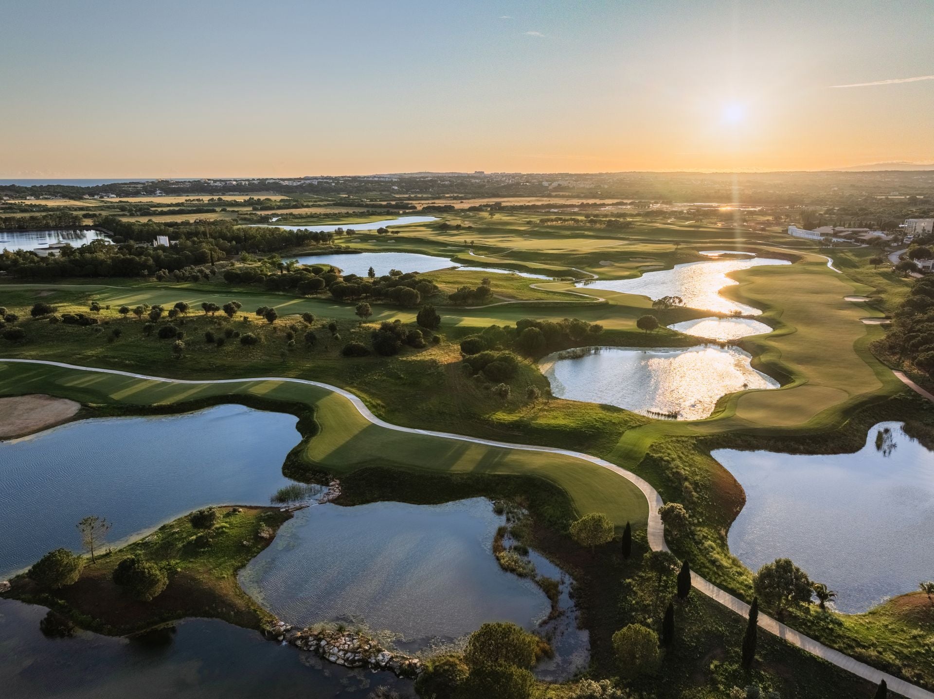 Panorámica del campo de golf diseñado por Ernie Els en Vilamoura.