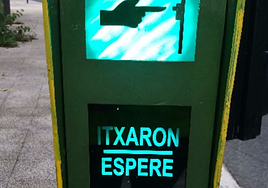 Uno de los semáforos en euskera y castellano.