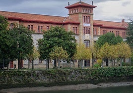 Uno de los edificios principales de los cuarteles de Loiola