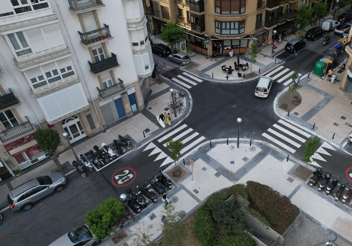Vista aérea del cruce recién estrenado entre las calles Secundino Esnaola y Bermingham.