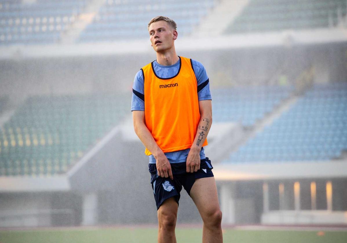 Orri Óskarsson durante el entrenamiento de este martes en Japón