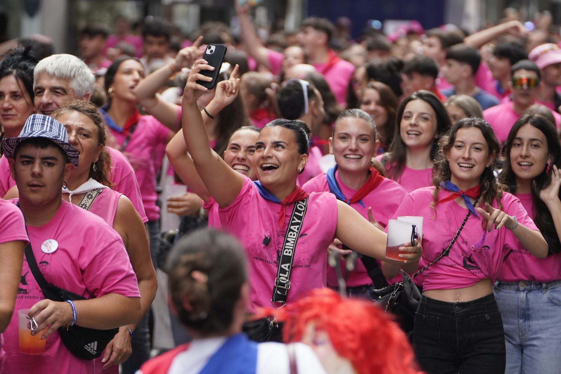 La kalejira de cuadrillas toma las calles de Errenteria