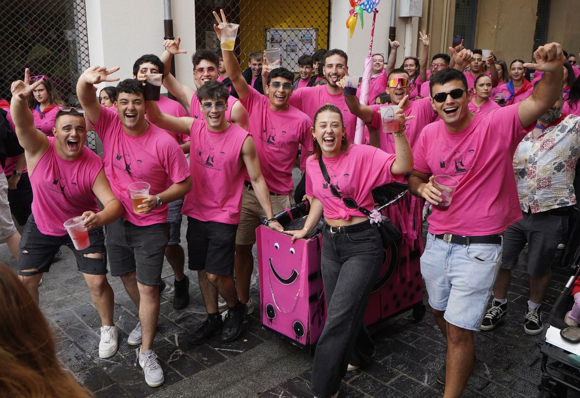 La kalejira de cuadrillas toma las calles de Errenteria
