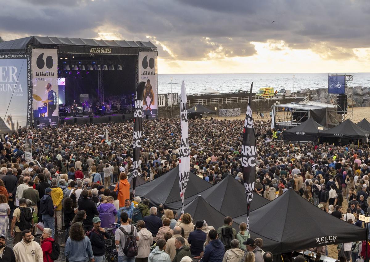Imagen secundaria 1 - Jamie Cullum se baja a la arena del Jazzaldia