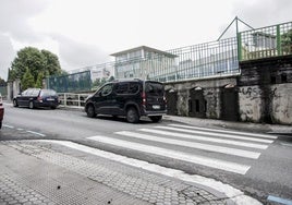 Este paso de peatones de Ametzagaina 52 que está junto al colegio María Reina se elevará.