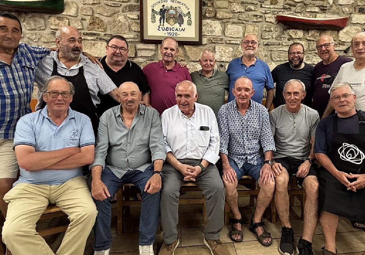 Directivos y socios se reunieron para preparar y hablar del centenario de la sociedad.