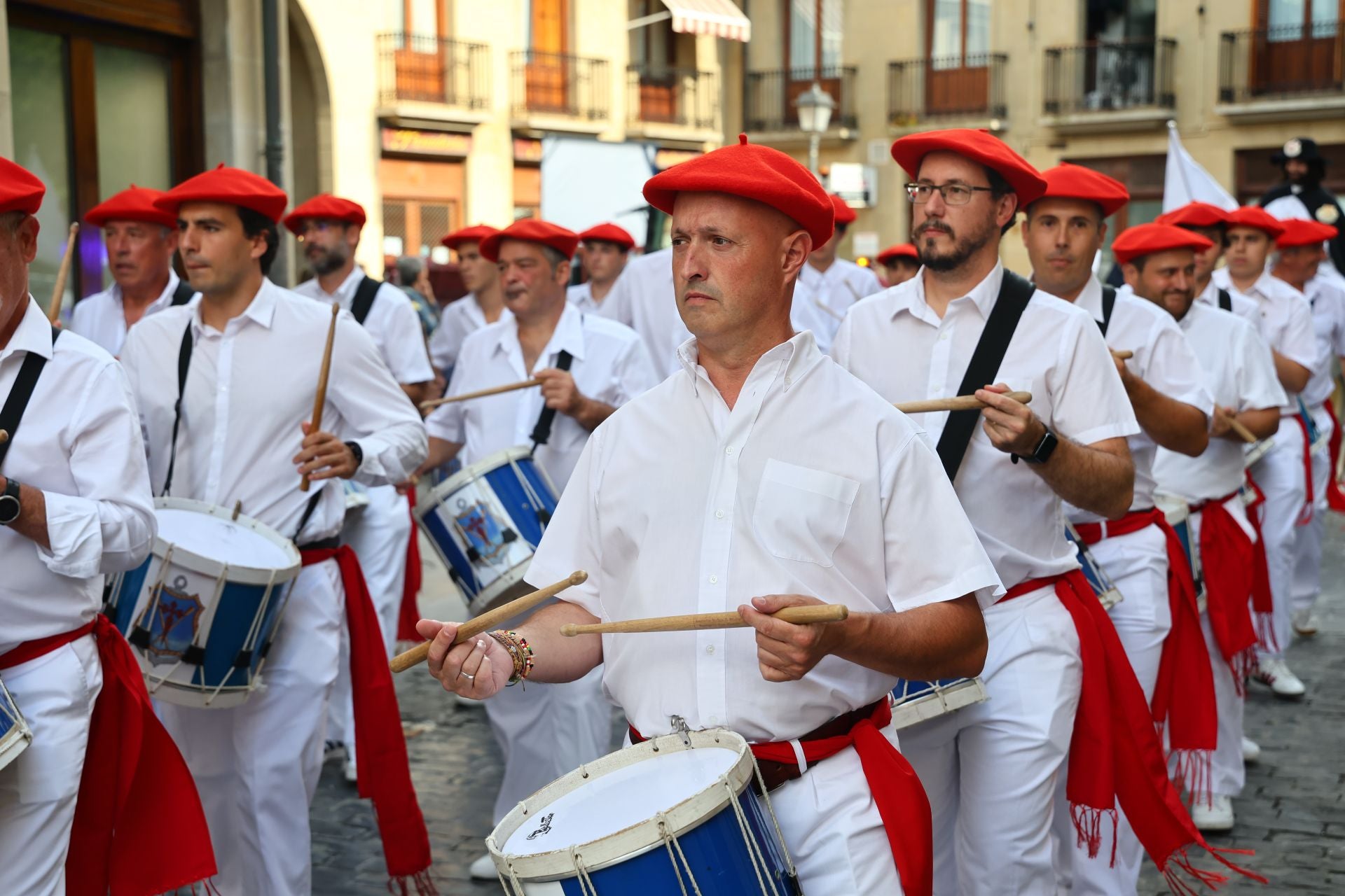Tamborrada infantil y de veteranos en Irun