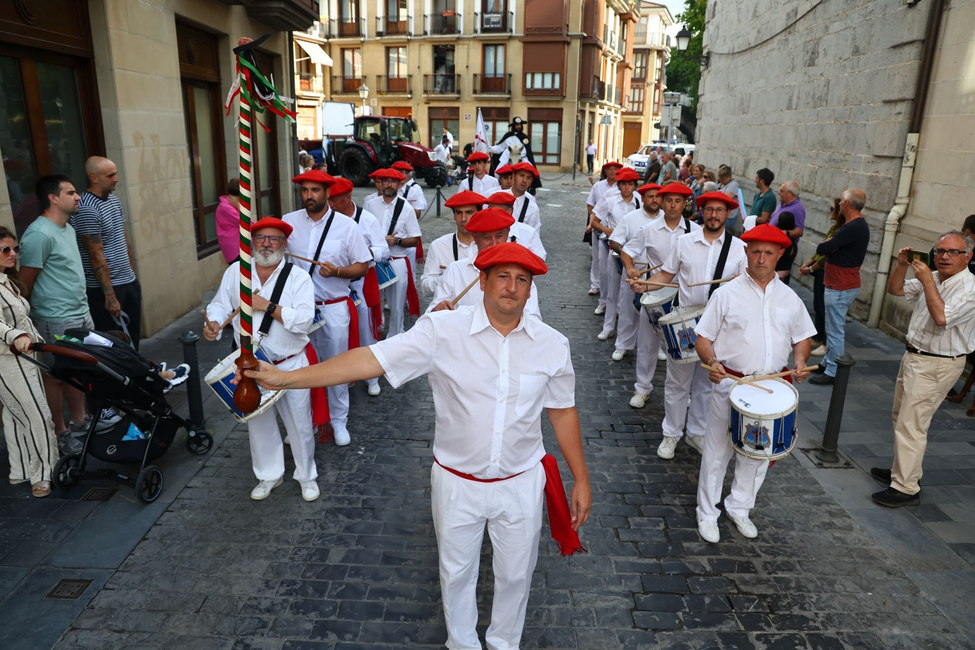 Tamborrada infantil y de veteranos en Irun