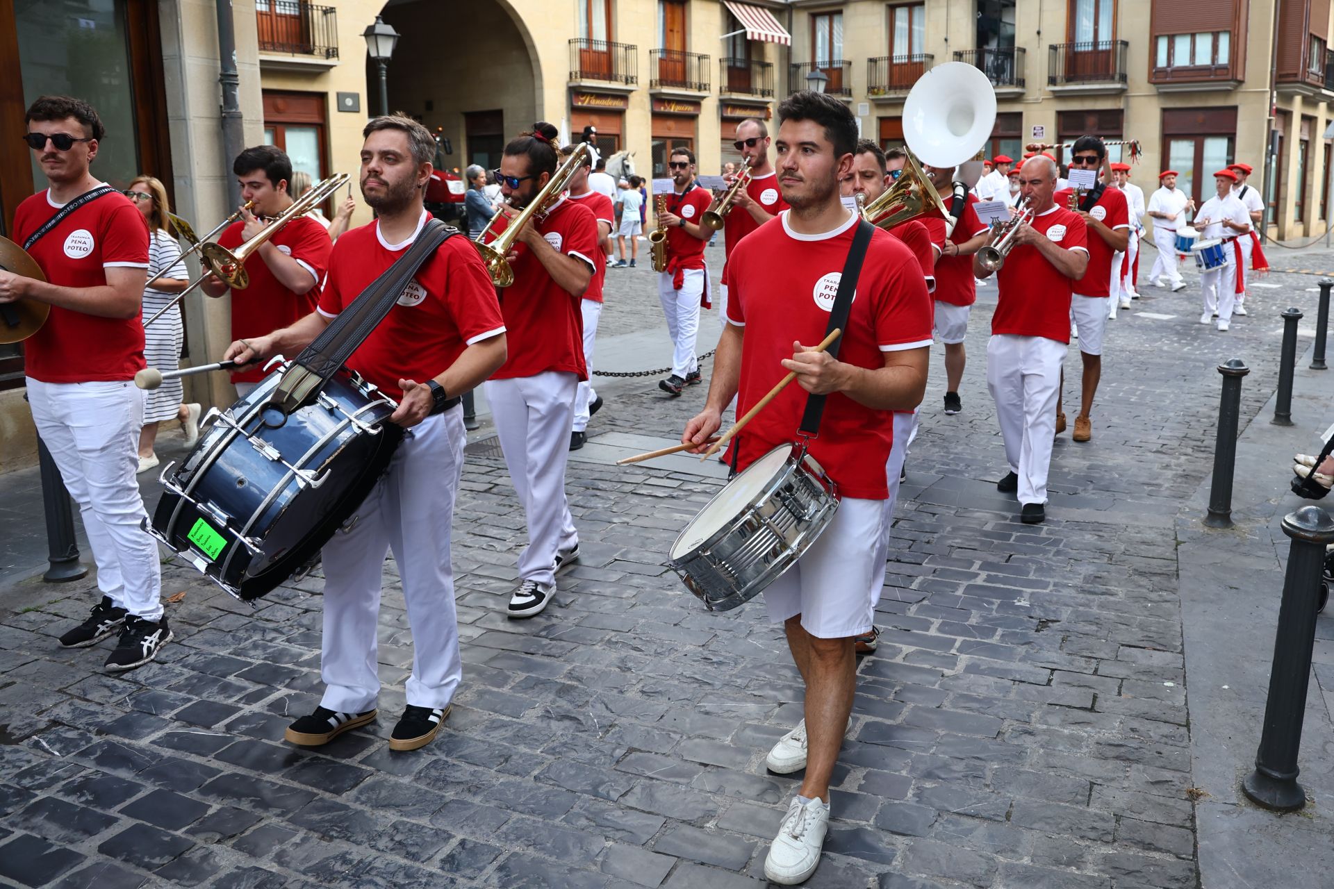 Tamborrada infantil y de veteranos en Irun