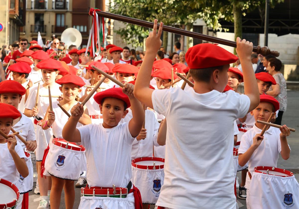 Tamborrada infantil y de veteranos en Irun