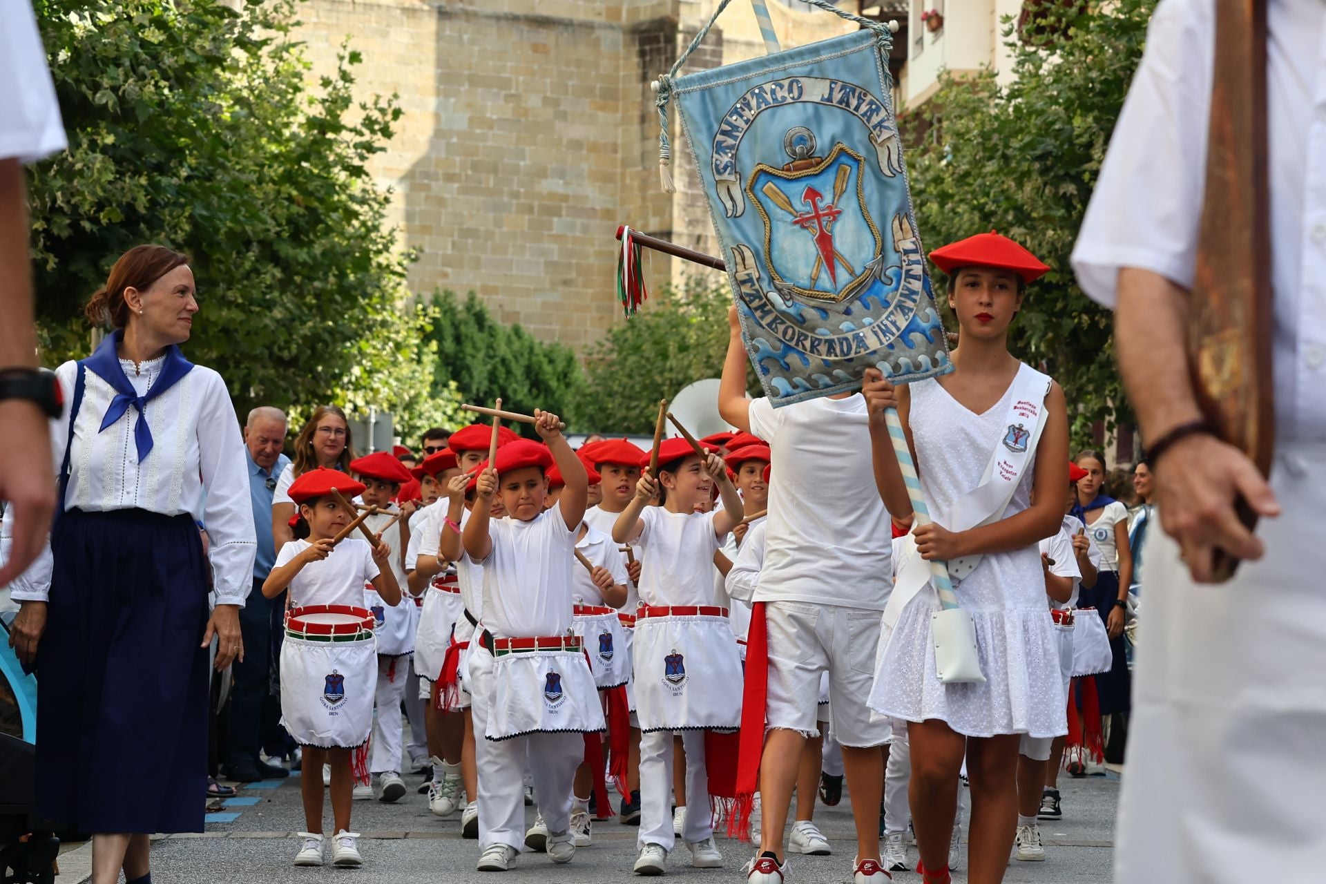 Tamborrada infantil y de veteranos en Irun