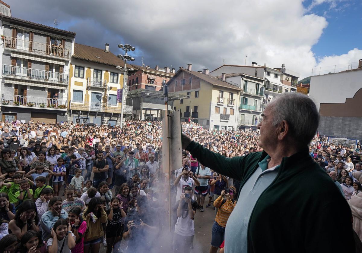 Villabona comienza las fiestas de Santiago con el txupinazo