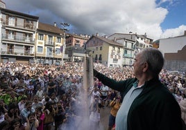 Villabona comienza las fiestas de Santiago con el txupinazo