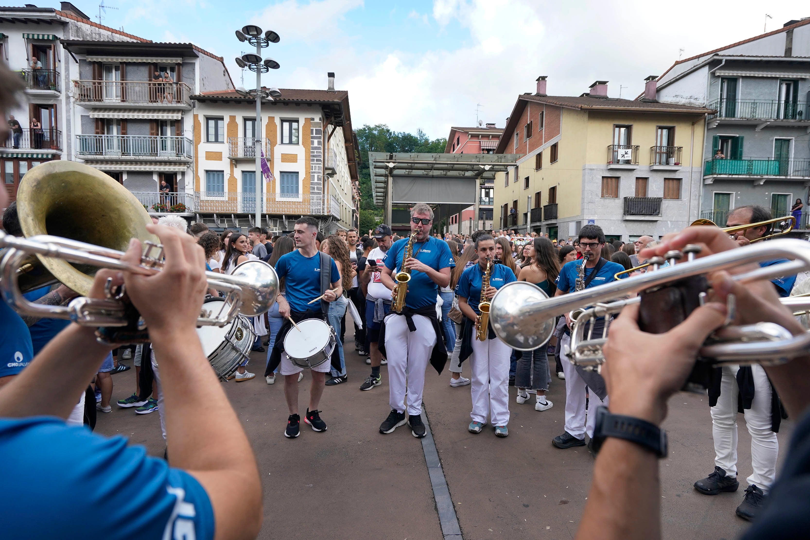 Villabona comienza las fiestas de Santiago con el txupinazo