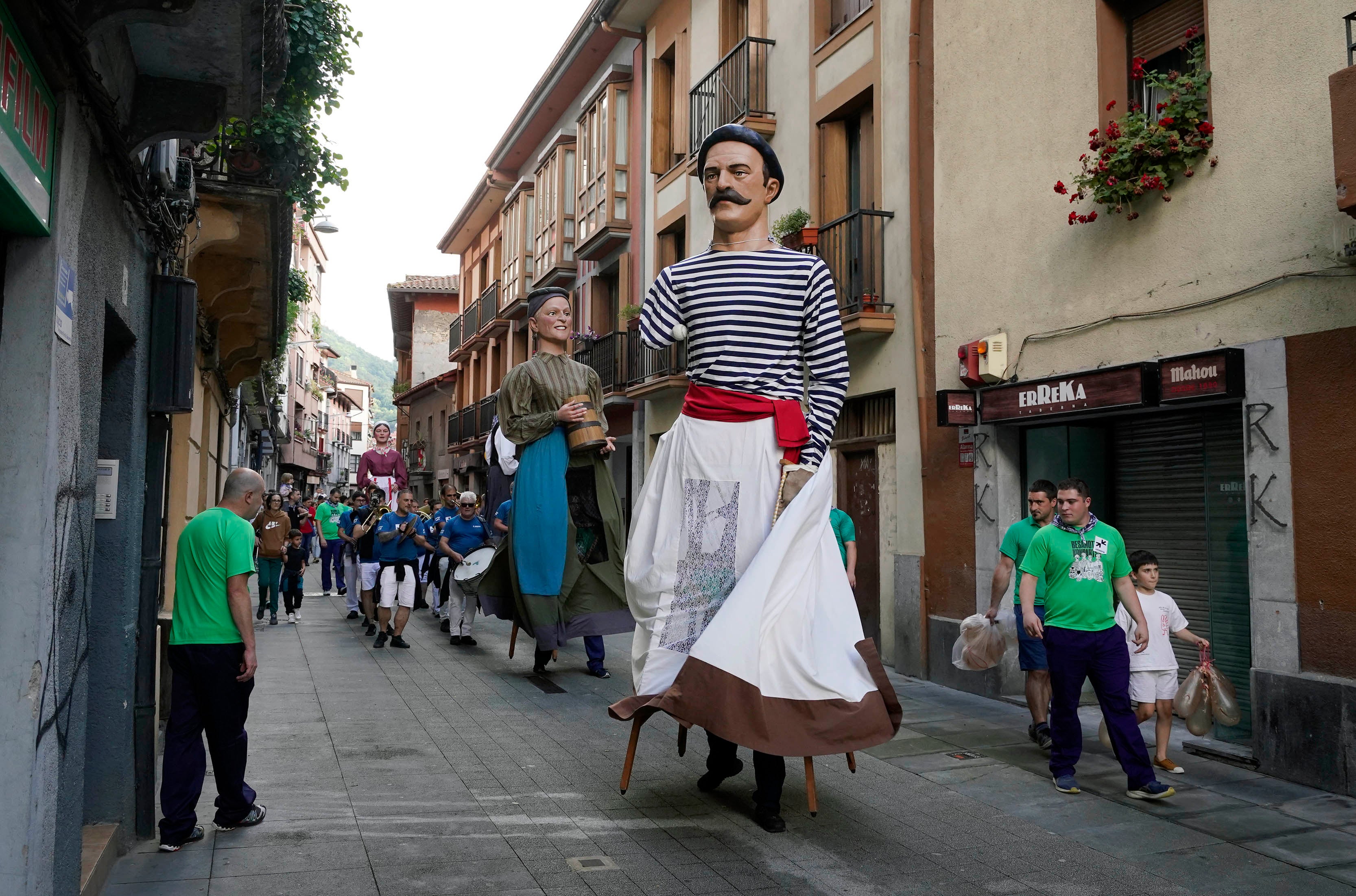 Villabona comienza las fiestas de Santiago con el txupinazo