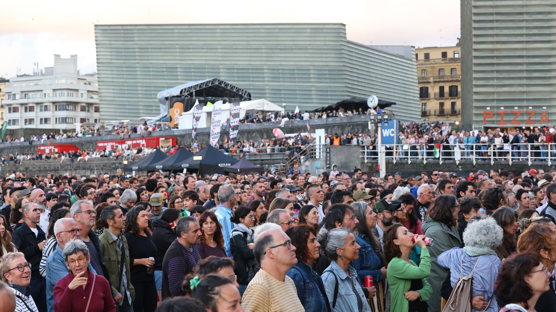 Concierto de Anari en la Zurriola