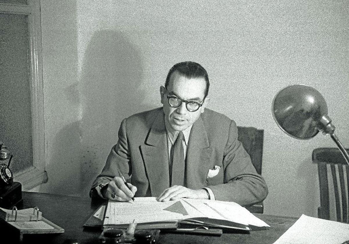 Un oficinista y, tal vez, rodríguez.