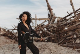 La cantante estadounidense Judith Hill presentará esta esta noche en la Zurriola su quinto álbum de estudio, centrado en dar voz a su historia de renacimiento personal.