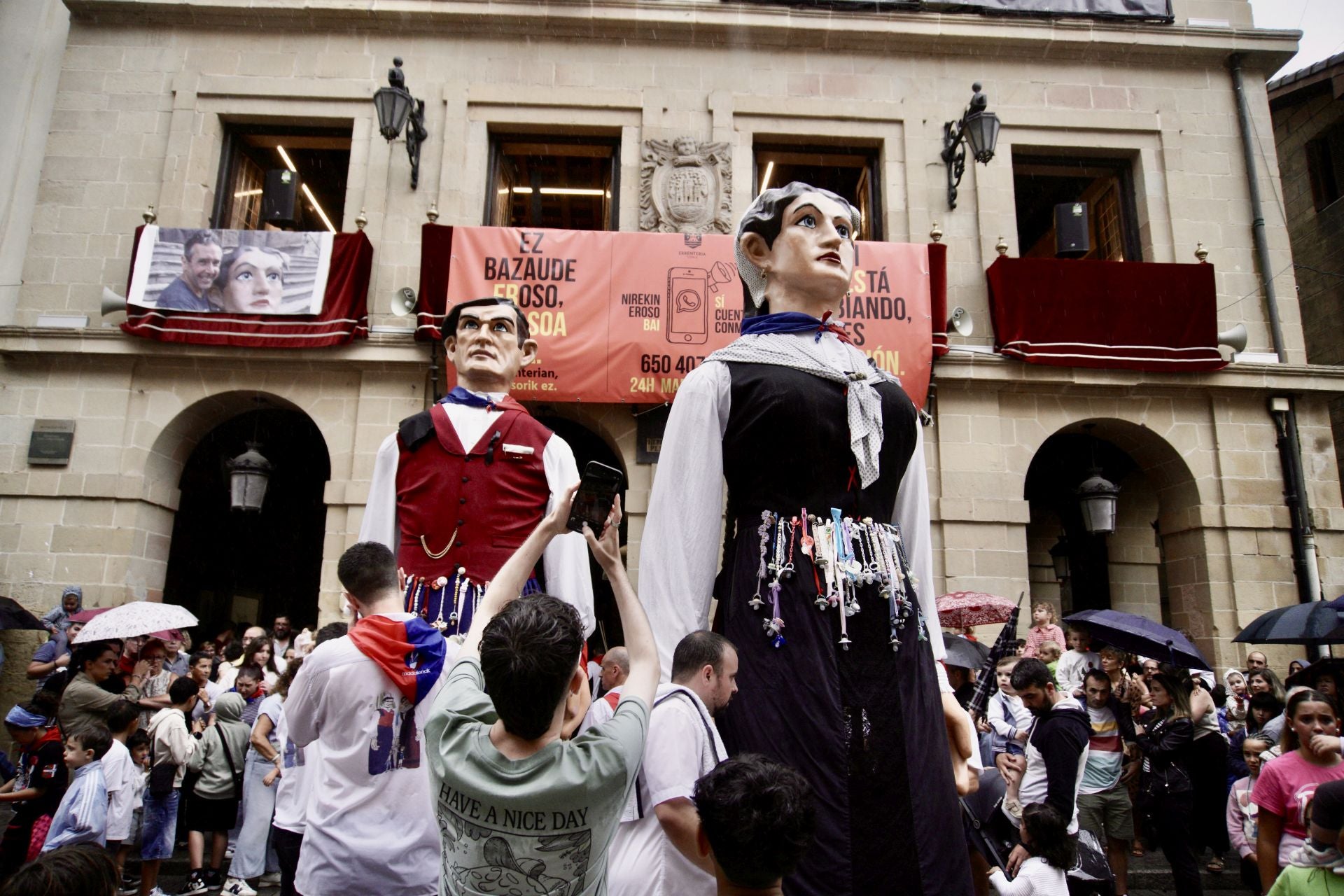 Los gigantes y cabezudos se despiden de las Madalenas