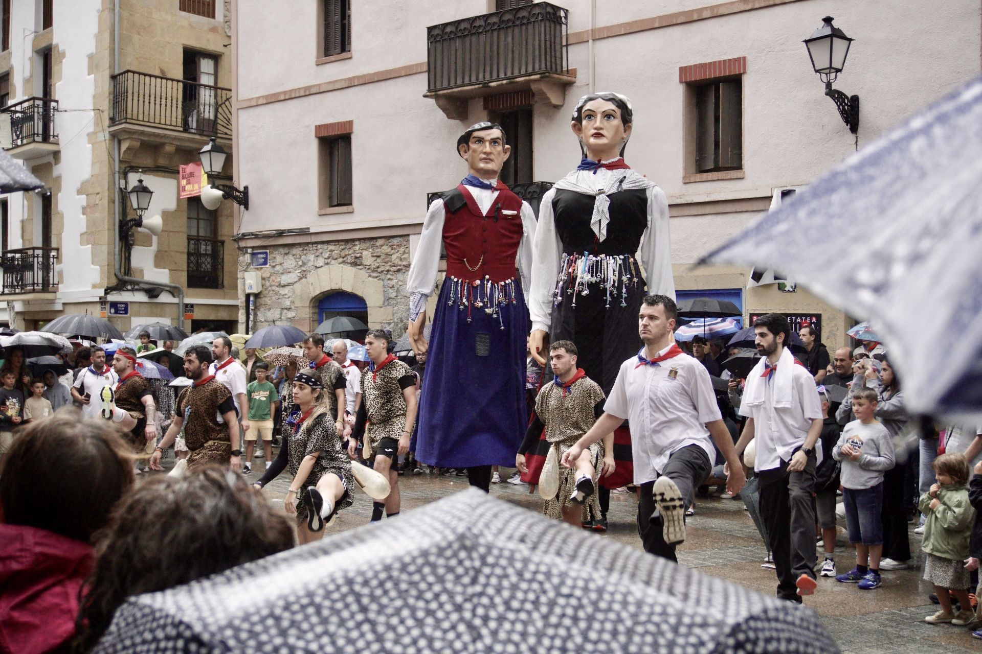Los gigantes y cabezudos se despiden de las Madalenas